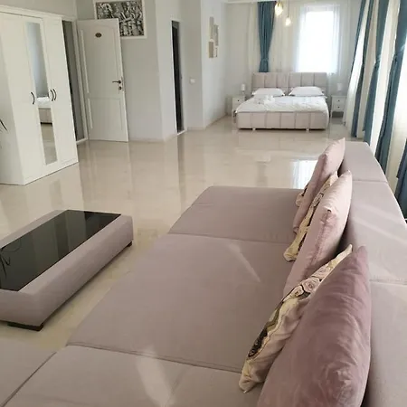 Caprice Deluxe 3*