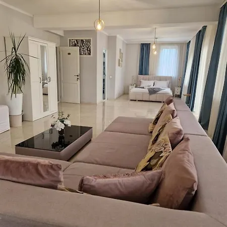Caprice Deluxe 3*